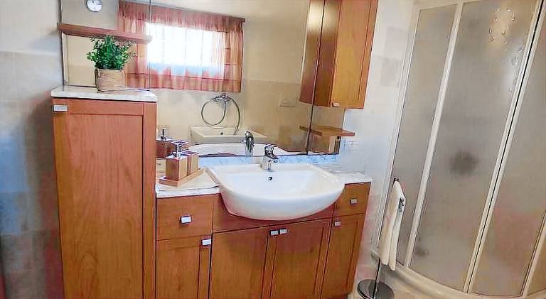 Big vacation home with hot tub | Pets are welcome — photo 5