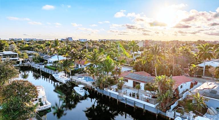 Pompano Beach Villa Waterfront with Heated Pool and Docking — photo 5