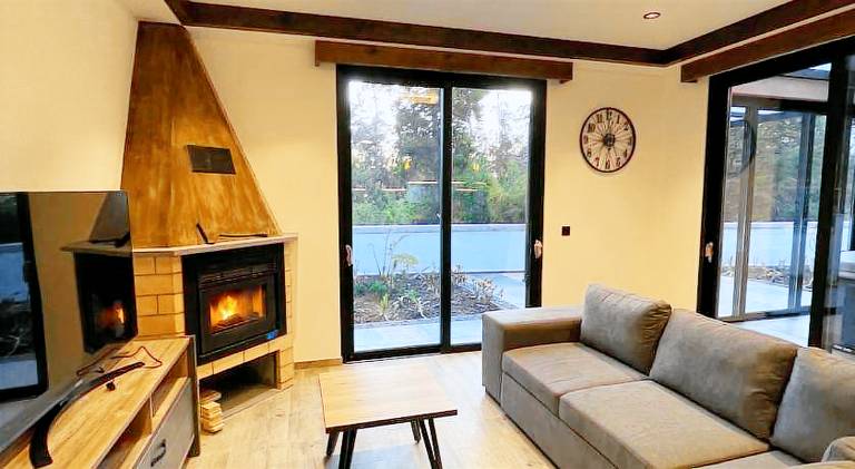 Fully equipped house with terrace, hot tub & yard | Perfect for remote work | Pet-friendly in Calheta