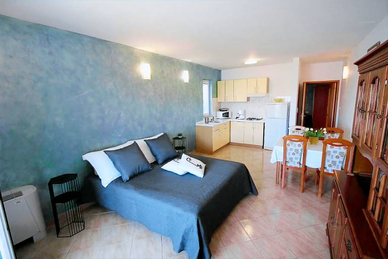 Apartment with pool | Sea view — photo 4