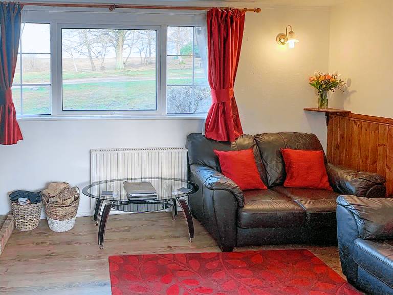 Family-oriented cottage with yard | Pets are welcome — photo 3