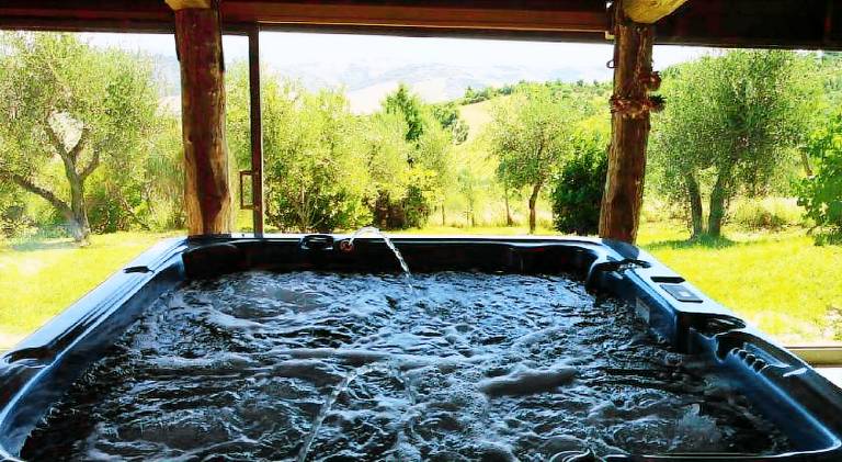 Vacation home with pool & hot tub — photo 5