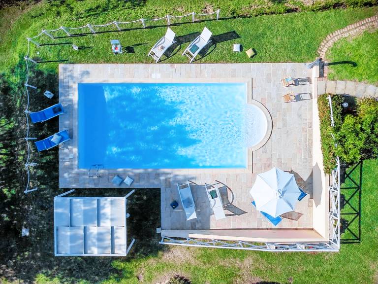 Vacation home with garden, BBQ & private pool — photo 3
