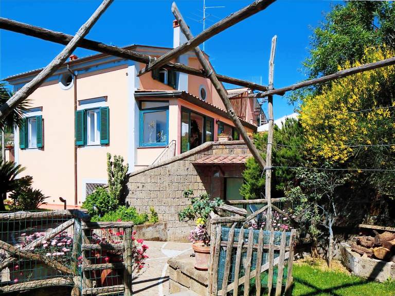 House with barbeque, private pool & patio — photo 3