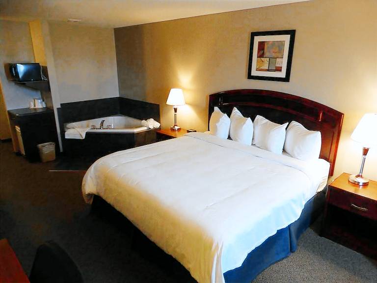 R&R Inn in Provost, AB