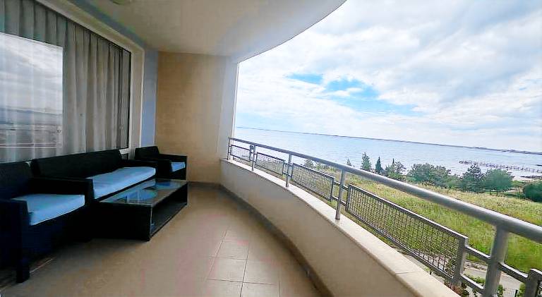 Rental apartment with patio, private pool & garden — photo 4
