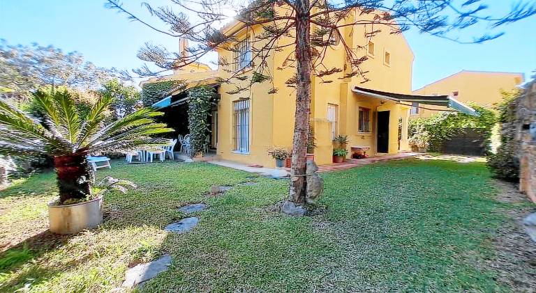 Big vacation home with garden & terrace | Beach nearby | Perfect for remote work | Pet-friendly in El Puerto de Santa María