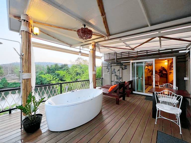 U HAUS TRAIN CABIN RESORT — photo 2