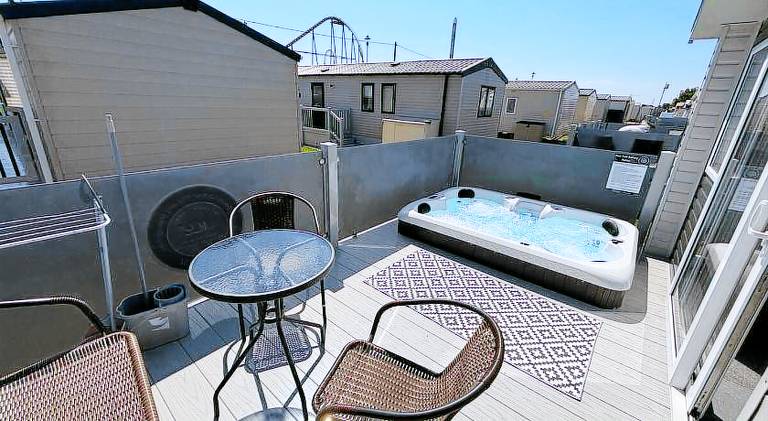Vacation home with hot tub | Pets allowed — photo 4