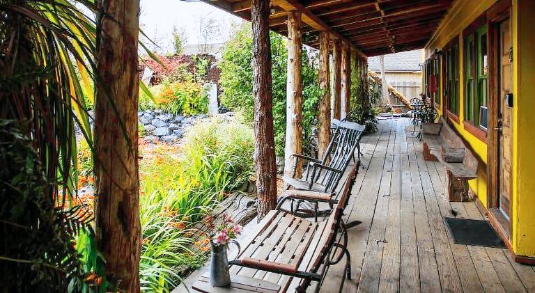 The Front Porch Hidden Oasis — photo 3