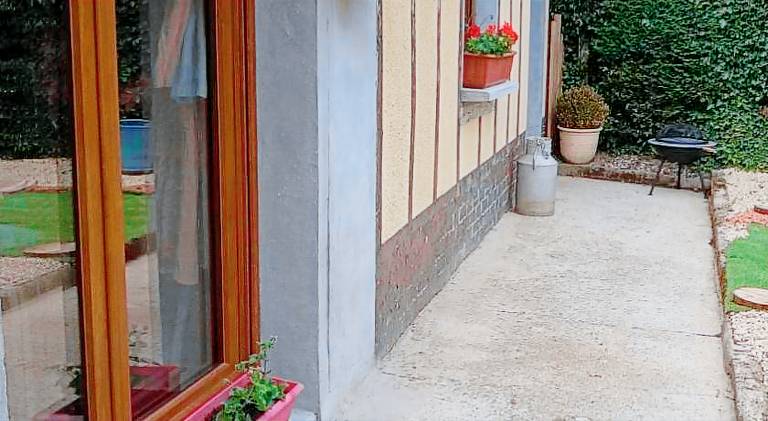 Nice vacation home with jacuzzi & patio | Pets allowed — photo 3