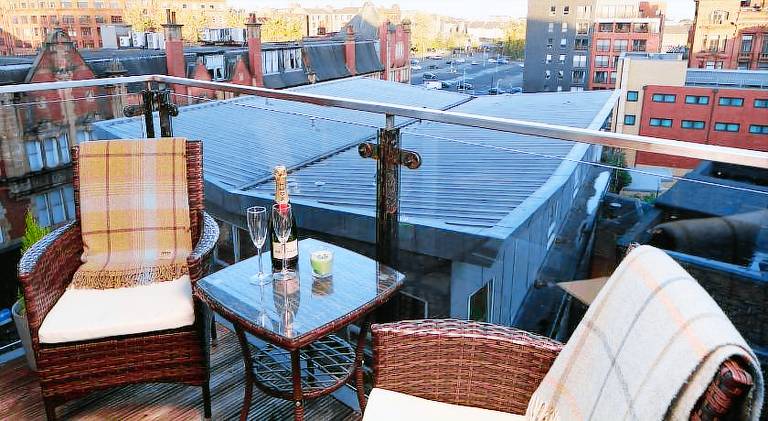 CITY CENTRE APARTMENT with Free Secure Underground Parking — photo 4
