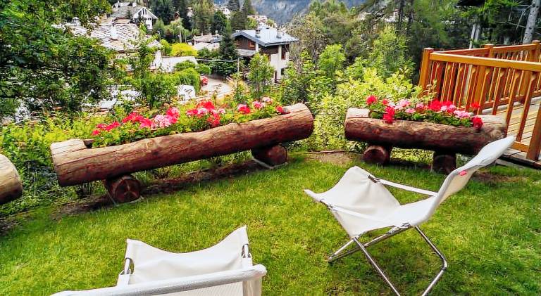 Lovely holiday apartment with terrace, yard & sauna | Ski nearby | Pets allowed in Courmayeur