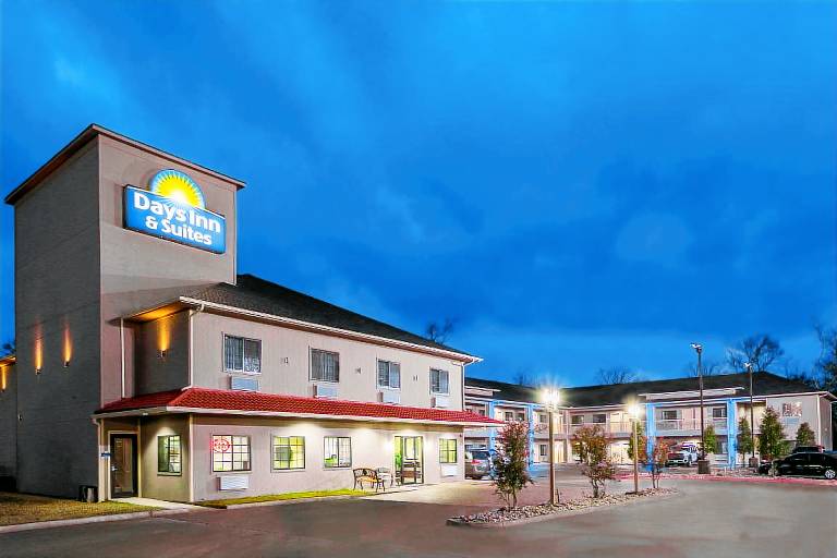 Days Inn & Suites by Wyndham Madisonville in Madisonville, TX
