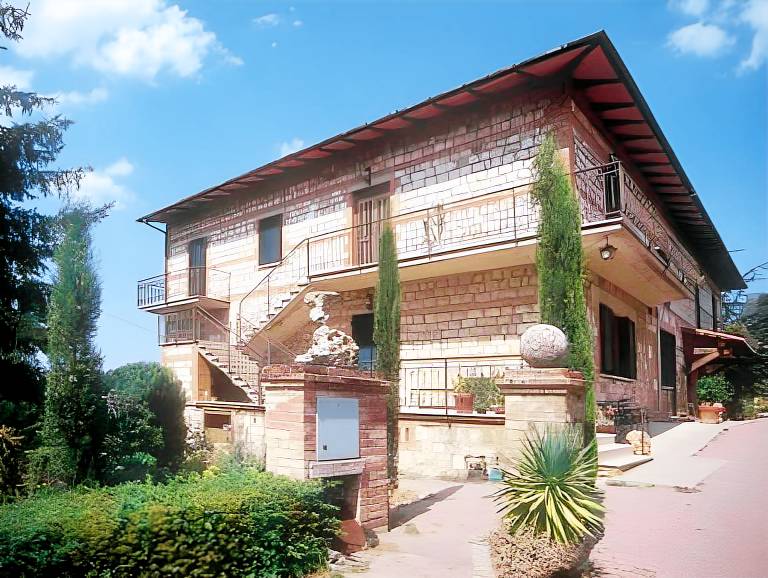 Farm with yard, pool & patio in Chianciano Terme