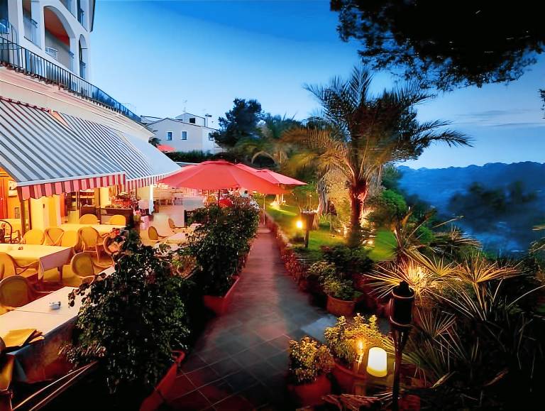 Charming serviced apartment with jacuzzi, private pool & patio | Beach nearby | Good for workation | Dogs allowed — photo 4