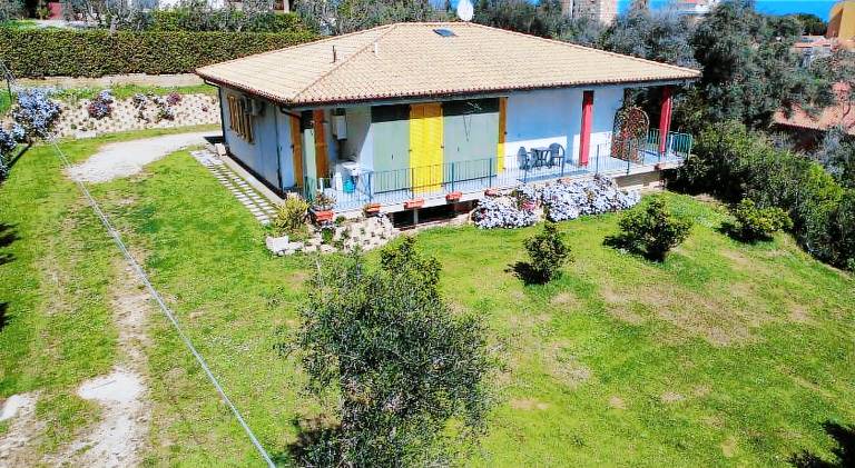 Apartment with garden & terrace in Grottammare