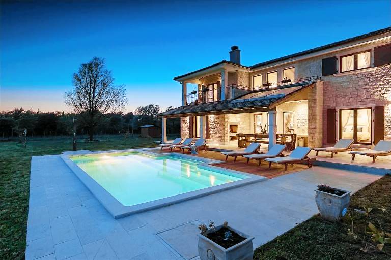 Villa with sauna, patio & private pool — photo 2