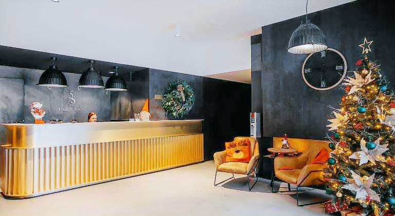 Beautiful serviced apartment with pool, yard & patio | Ski nearby | Pets allowed — photo 4