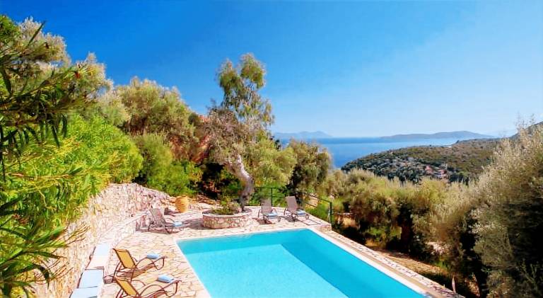 Lovely villa with pool | Pets are welcome in Lefkada
