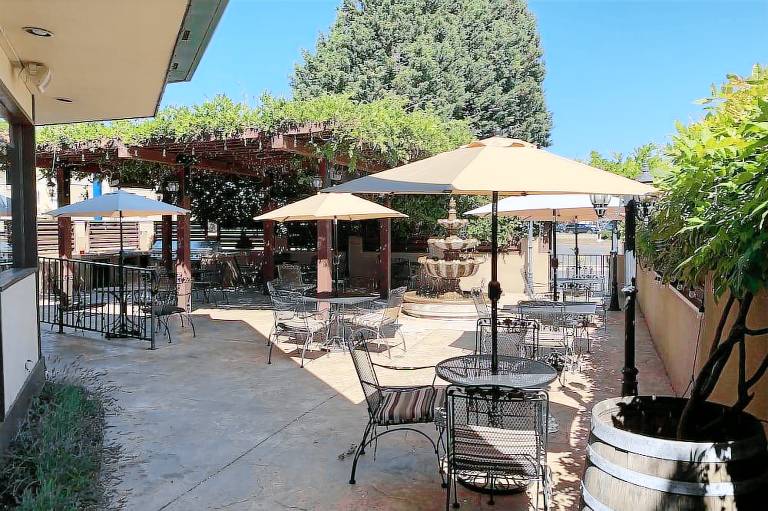 Rogue Regency Inn and Suites