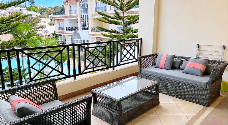 Rental apartment with pool, garden & terrace — photo 4