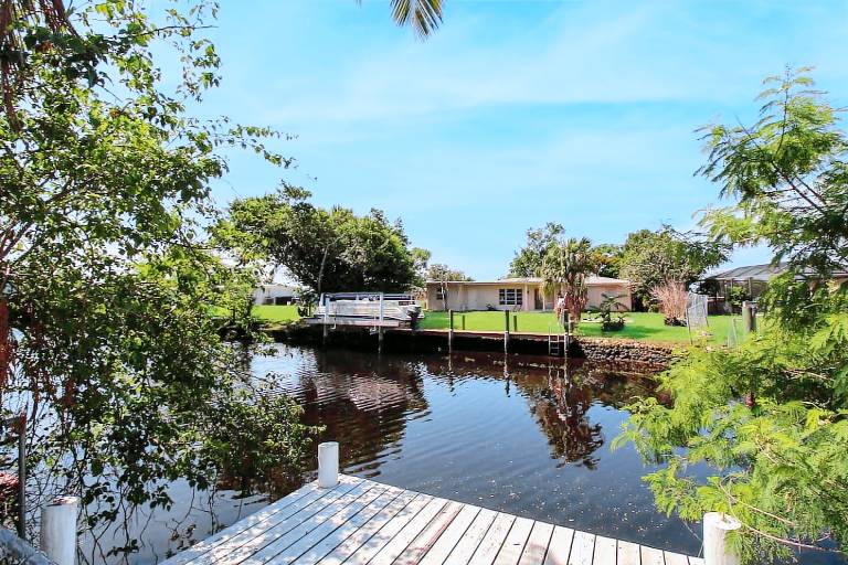 Condo with garden & private pool | River view — photo 3