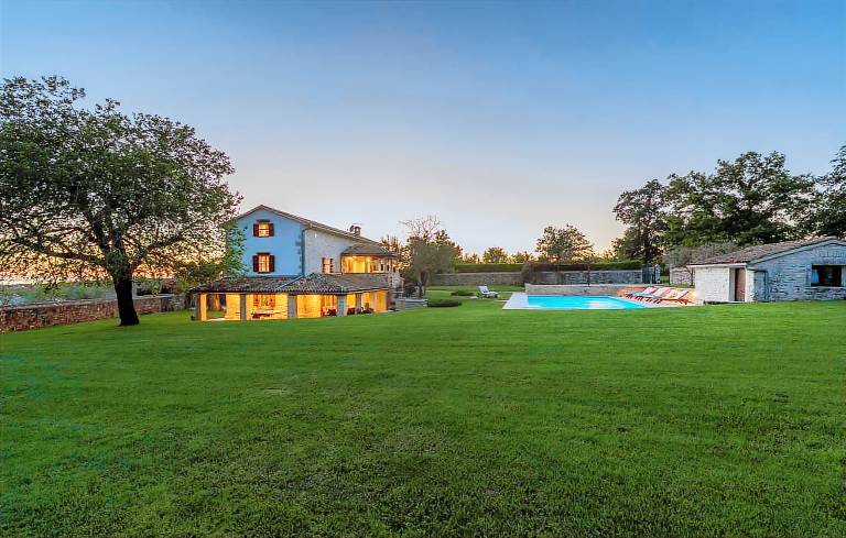 Villa with private pool, barbeque & terrace — photo 4