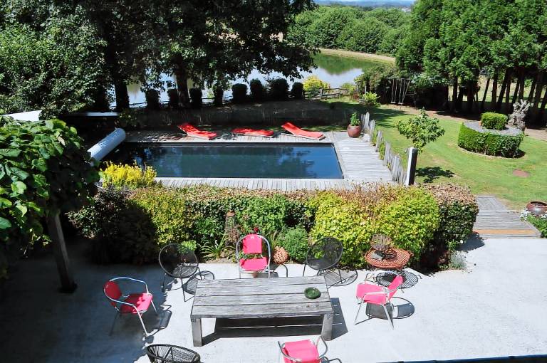 Vacation home with private pool, patio & garden | Lake view — photo 4