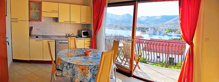 Rental apartment with pool, yard & terrace — photo 3