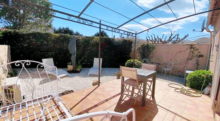 House with garden — photo 4