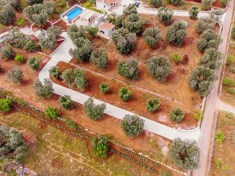 Vacation home with grill, yard & private pool — photo 5