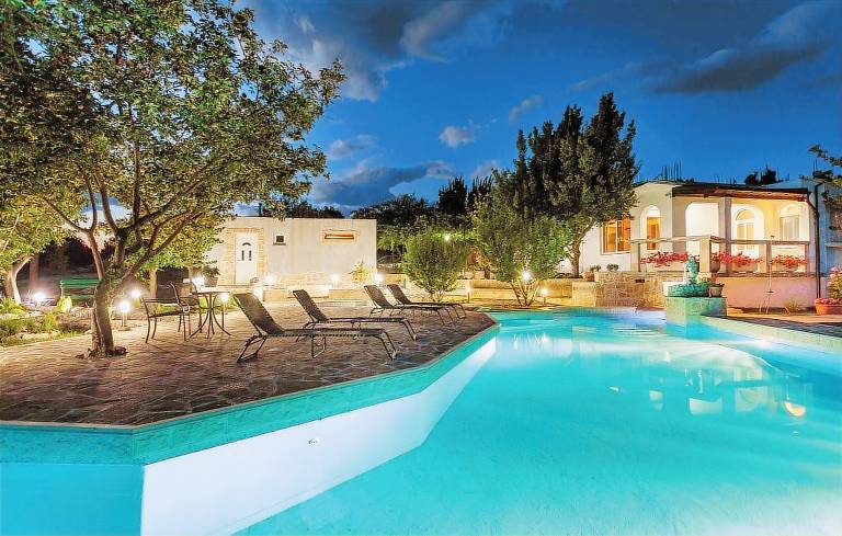 House with terrace, private pool & barbecue | Mountain view in Makarska