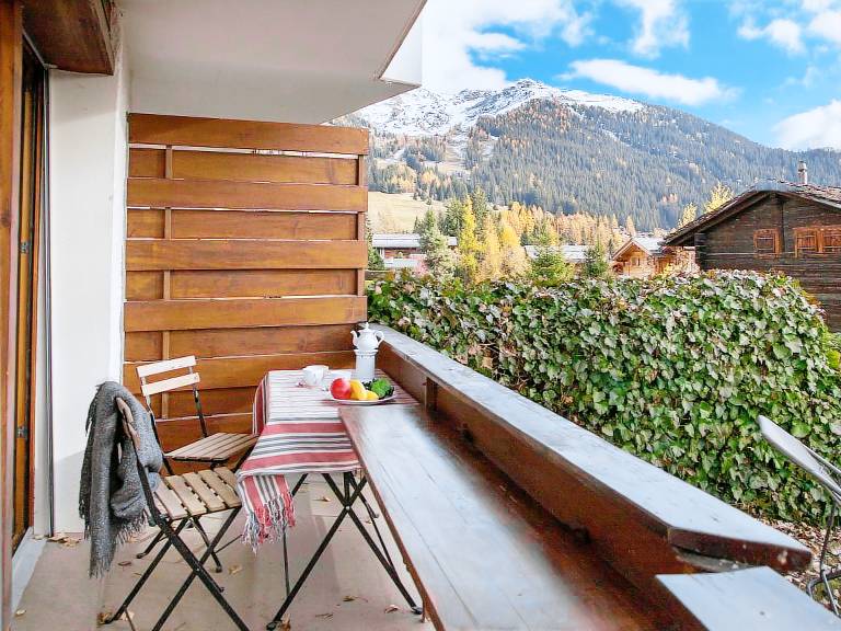 Rental apartment with yard & patio — photo 4