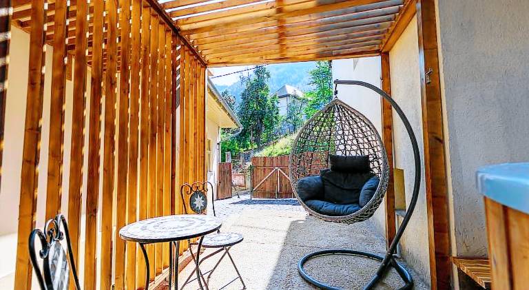 House with jacuzzi — photo 4