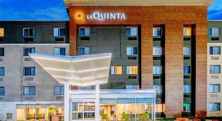 La Quinta Inn & Suites by Wyndham Baltimore BWI Airport — photo 2