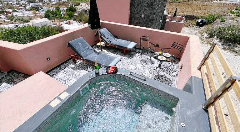 Golden Moments Luxury Stone Villas B in Santorini