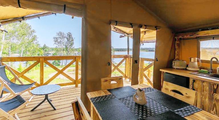 Lodge with pool, patio & yard — photo 5