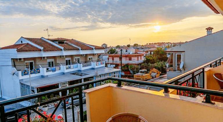 Apartment with garden & terrace | Pets allowed in Kassandra