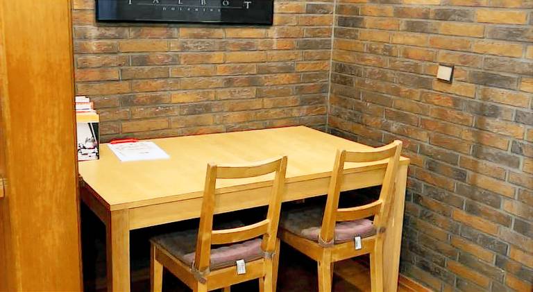 Große Unterkunft 100 m ein Schlafzimmer Gemeinschaftssee Kuche Internet Essbereich Waschmaschine Spu — photo 4