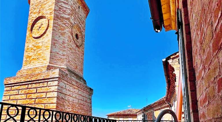 La torre tra terra e cielo