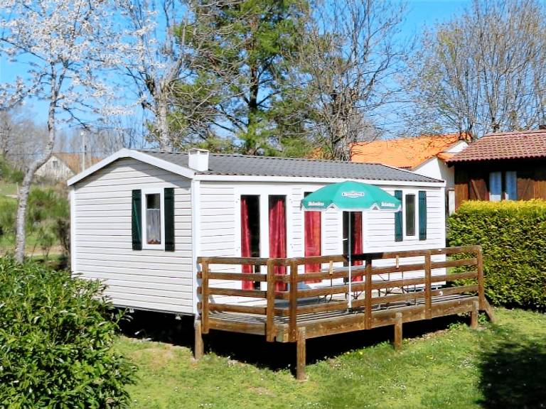 Beautiful mobile home with patio & heated pool | Pets allowed — photo 4