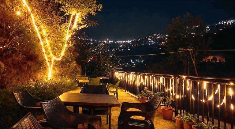 Holiday apartment with yard & patio — photo 4