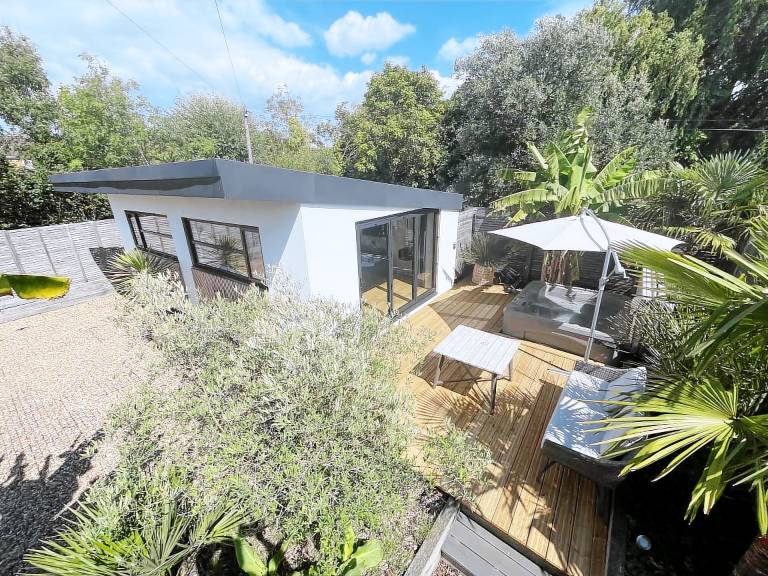 Cabin  Staines-upon-Thames