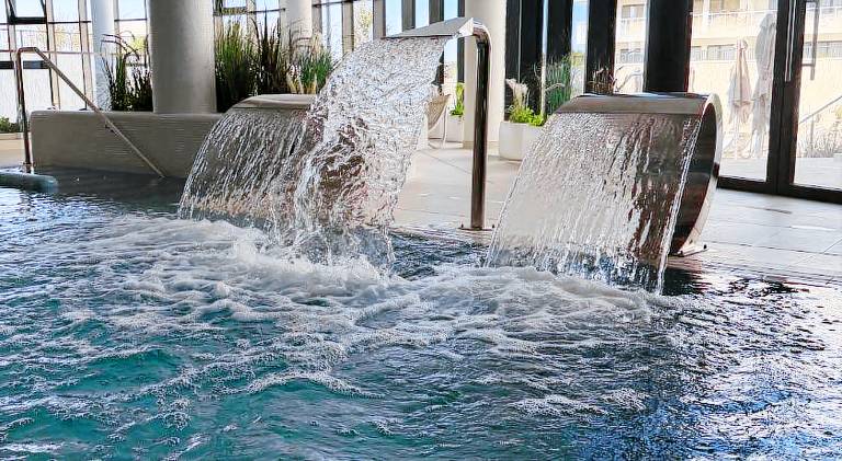 Apartment with pool & hot tub in Kolobrzeg