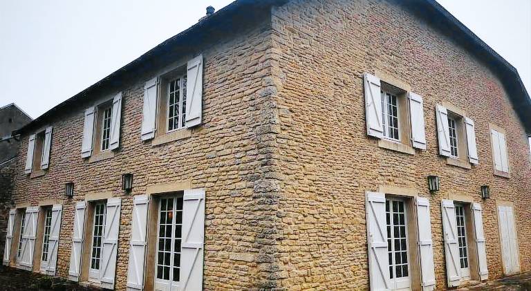 Villa with 4 rooms for 8 persons in Dijon