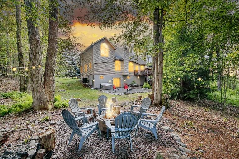 Children-friendly beautiful vacation home with BBQ, private pool & sauna | Mountain view | Pets allowed — photo 2