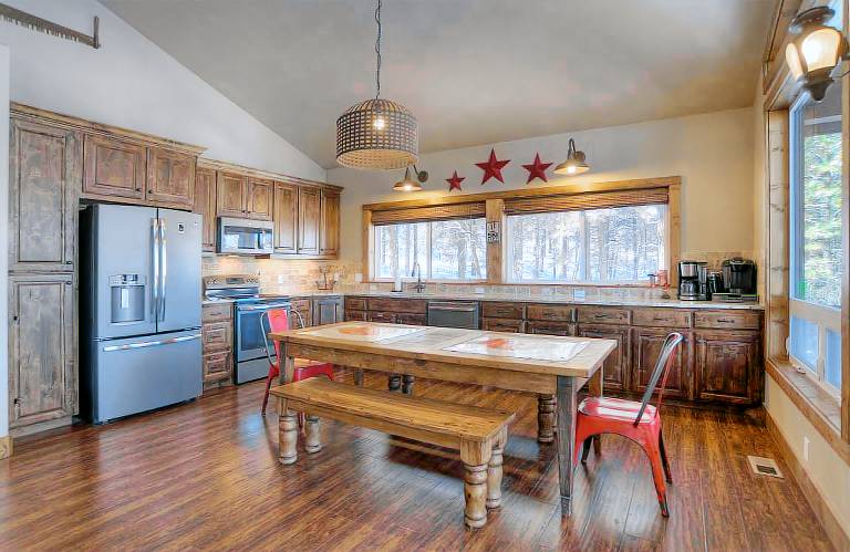 Pet-Friendly 10-Acre Forest Retreat Near Hot Springs & Wolf Creek — photo 5
