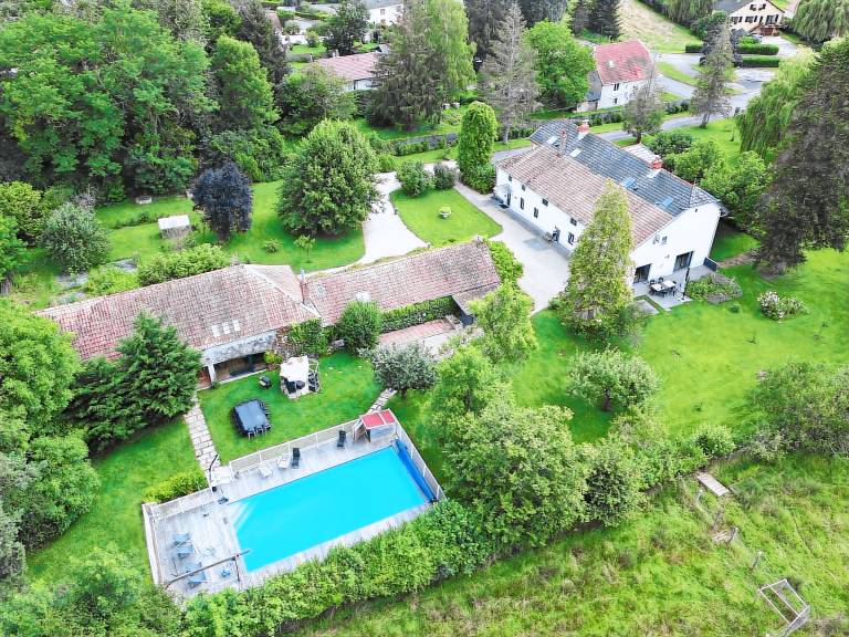 Wonderful cottage with barbeque & yard | Pet-friendly in Besancon
