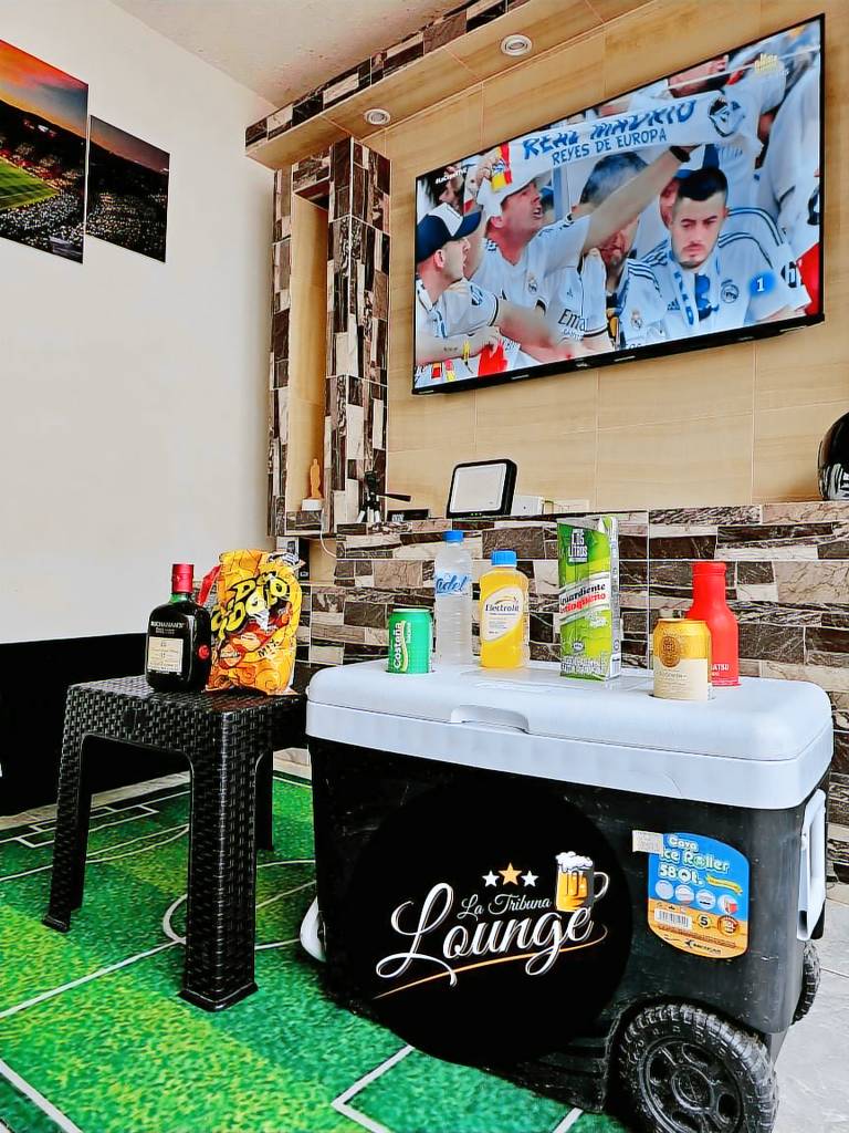 La Tribuna Lounge — photo 2